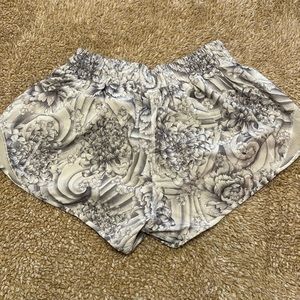 Lululemon Hotty Hot Low Rise